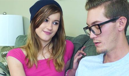 Решила проверить какой размер члена у моего соседа - оказалось, большой болт