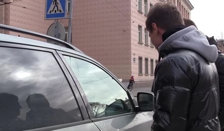 Обычное знакомство с русскими парнями закончилось для девушки групповым сексом с двойным проникновением