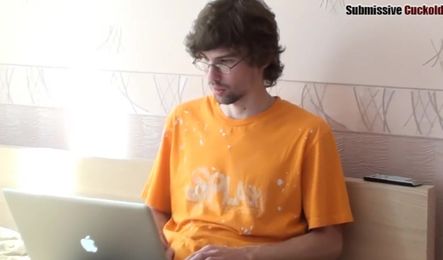 Русский парень фрилансер разрешает жене трахаться с кем она захочет