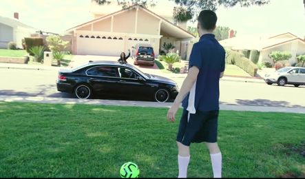 Зрелая супер милфа и ее пасынок потрахались у отца за спиной