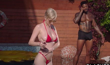 Жена дает темнокожему качку, когда мужа нет рядом