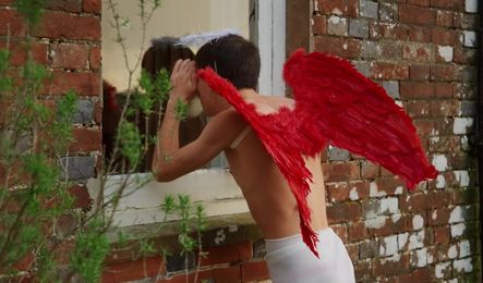 Молодой парень довел милфу до оргазма