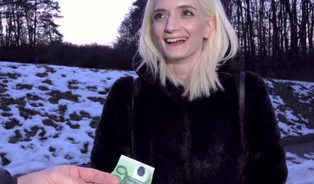 Чешская девушка не стала делать с себя недотрогу, а заработала деньги