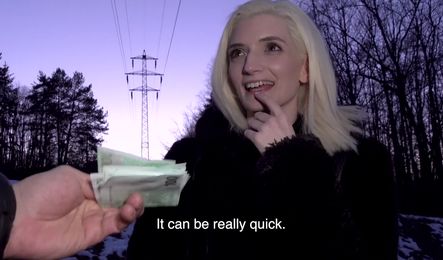 Чешская девушка не стала делать с себя недотрогу, а заработала деньги