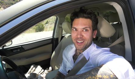 Латинка принимает член в мокрую киску