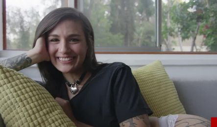 Сексуальная студентка захотела, чтобы парень вошел в неё