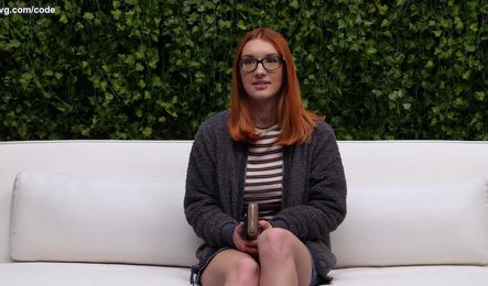Рыжая девушка в очках попробовала себе в порно кастинге и осталась довольна
