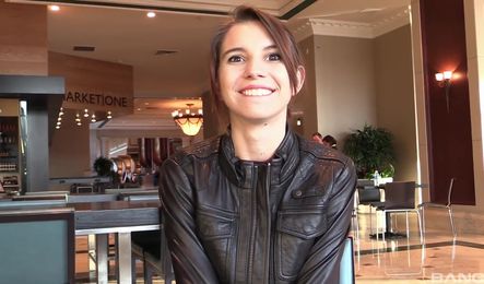 Пикапер уговорил девушку на секс и кончил ей на лицо