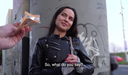 Русский парень посетил Чехию ради секса с давалками