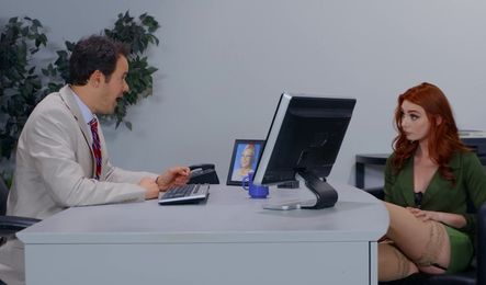 Секретарша трахается с боссом в сюжетном порно