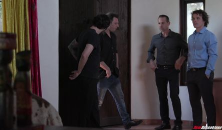 Любимая девушка изменяет мужу в групповухе