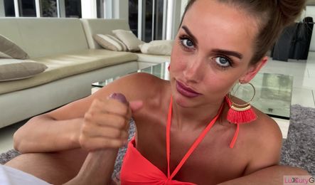 Девушка из Питера и ее друг занимаются сексом в порно от первого лица