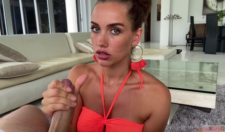 Девушка из Питера и ее друг занимаются сексом в порно от первого лица