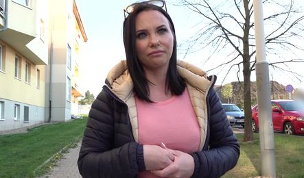 Русская туристка не упустила возможность заработать легкие деньги