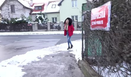 Студентка зарабатывает киской как может