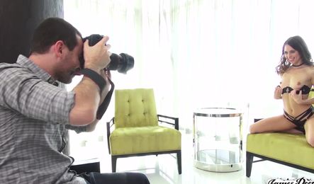 Милашка Райли рид трахается в попу с опытным мужчиной