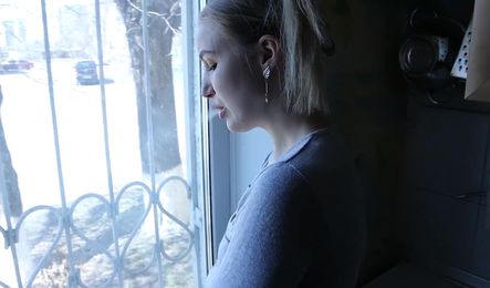 Когда мужа нет дома, молодая жена изменяет с соседом