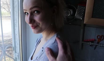 Когда мужа нет дома, молодая жена изменяет с соседом