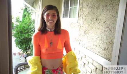 Молодая девушка в жестком порно с опытным парнем