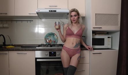 Русская девушка порадовала парня утренним сексом и ничуть не пожалела