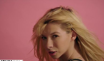 Сочный анальный секс с молодой блондинкой и ее любовником