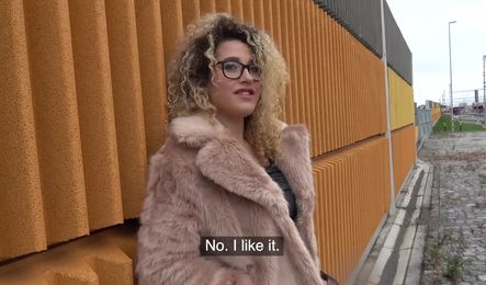 Не смог отличить туристку от путаны и предложил ей деньги за секс