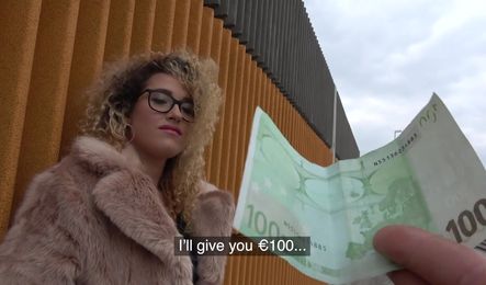 Не смог отличить туристку от путаны и предложил ей деньги за секс