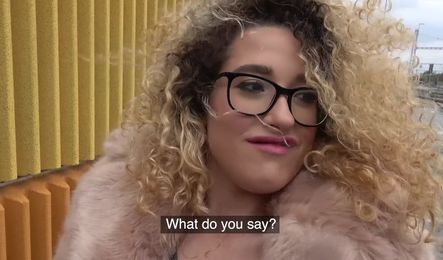 Не смог отличить туристку от путаны и предложил ей деньги за секс