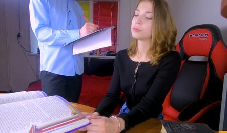 Студентка в сексульной униформе соблазнила препода на секс - русское порно с разговором