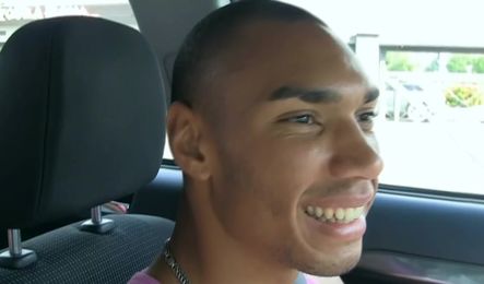 Русские студенты празднуют День студента отдыхом на природе