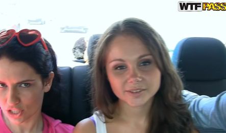 Русские студенты празднуют День студента отдыхом на природе