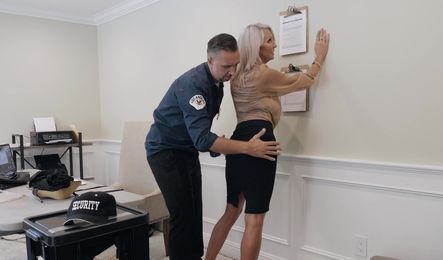 Зрелая жещина, нашла способ, как подкупить мужчину