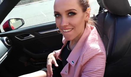 Русская девушка отправилась с парнем в путишествие и теперь сосет ему в кабриолете