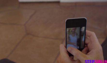 Как сводная сестра застукала брата и довела его до оргазма