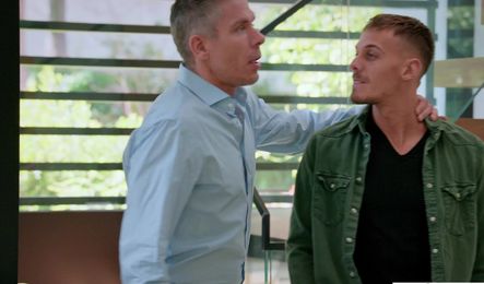 Жена пригласила друга на секс втроём