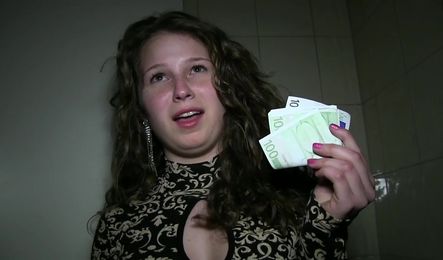 Свиду скромная студентка не откзалась посетить телом за деньги