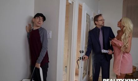 Секси мамка изменяет мужу с молодым парнем