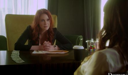 Милфа и ее помощник развели на секс симпатичную секретаршу