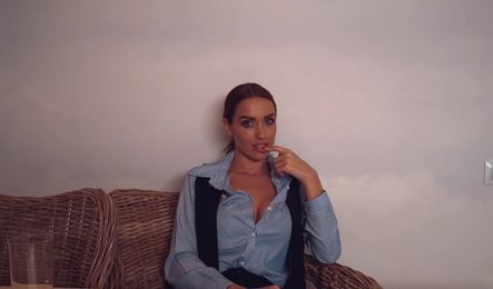 Русская училка-красотка хочет секса на занятии