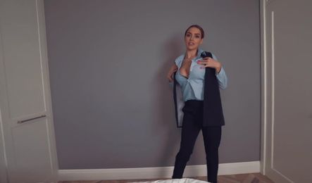 Русская училка-красотка хочет секса на занятии