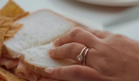 Пасынок даже не догадывается, какая похотливая у него мачеха