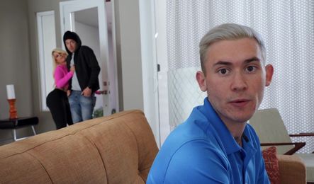 Пасынок даже не догадывается, какая похотливая у него мачеха