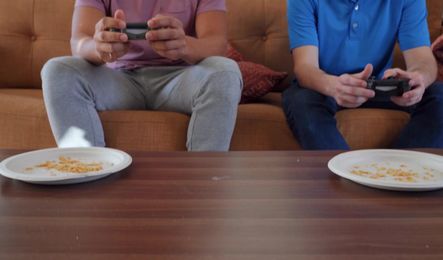 Пасынок даже не догадывается, какая похотливая у него мачеха