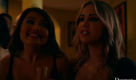 Захотела посмотреть как подруга шпилиться с темнокожим мужчиной