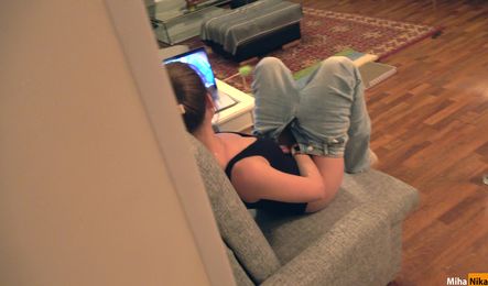 Застукал сводную сестру во время просмотра порно и сладко оттрахал