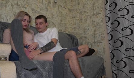 Пока любимая сидит за компом, парень изменяет со сводной сестрой у нее за спиной