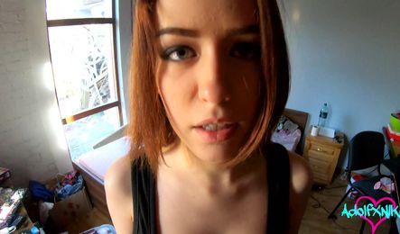 Впустила коллектора в дом и изменила парню