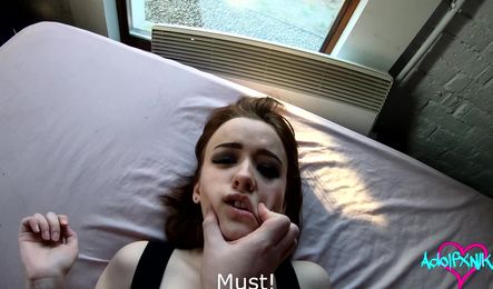 Впустила коллектора в дом и изменила парню