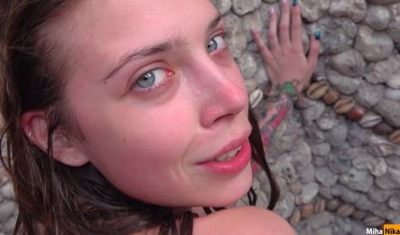 Русская девушка согласилась на секс с незнакомцем и ей очень понравилось