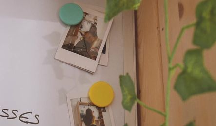 Молодая студентка разрешает шлепать себя по попе и красиво сосет